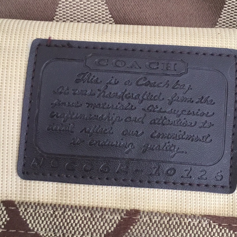 Coach purse and matching card holder - Picture 3 of 6